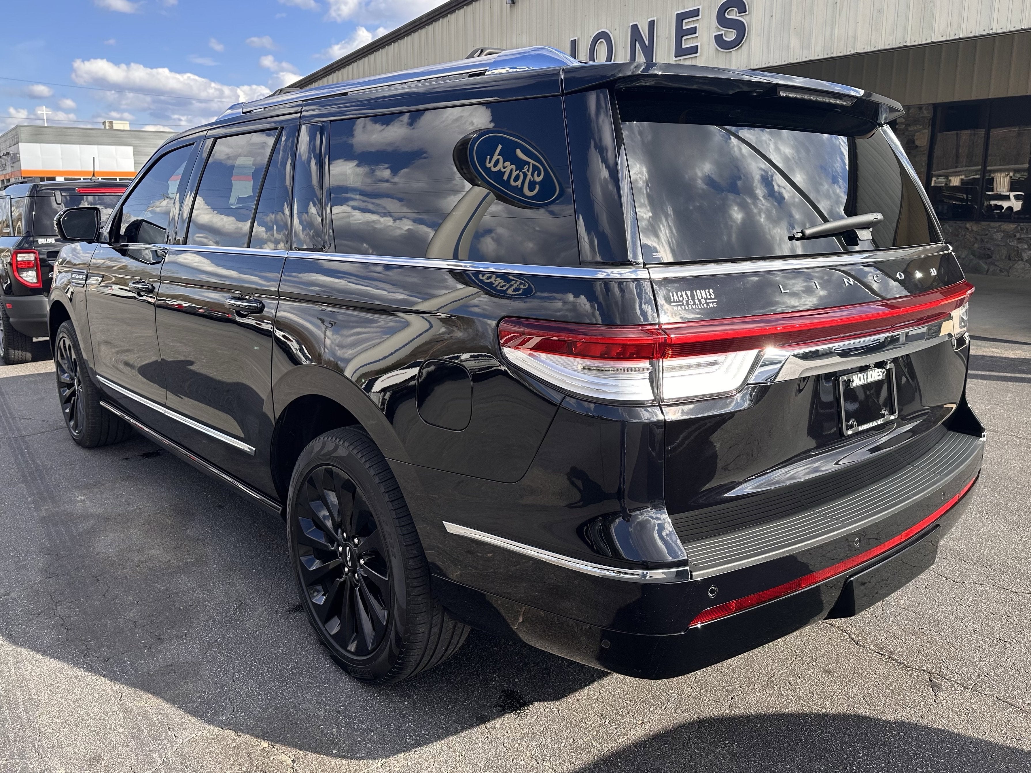 2023 Lincoln Navigator L Reserve