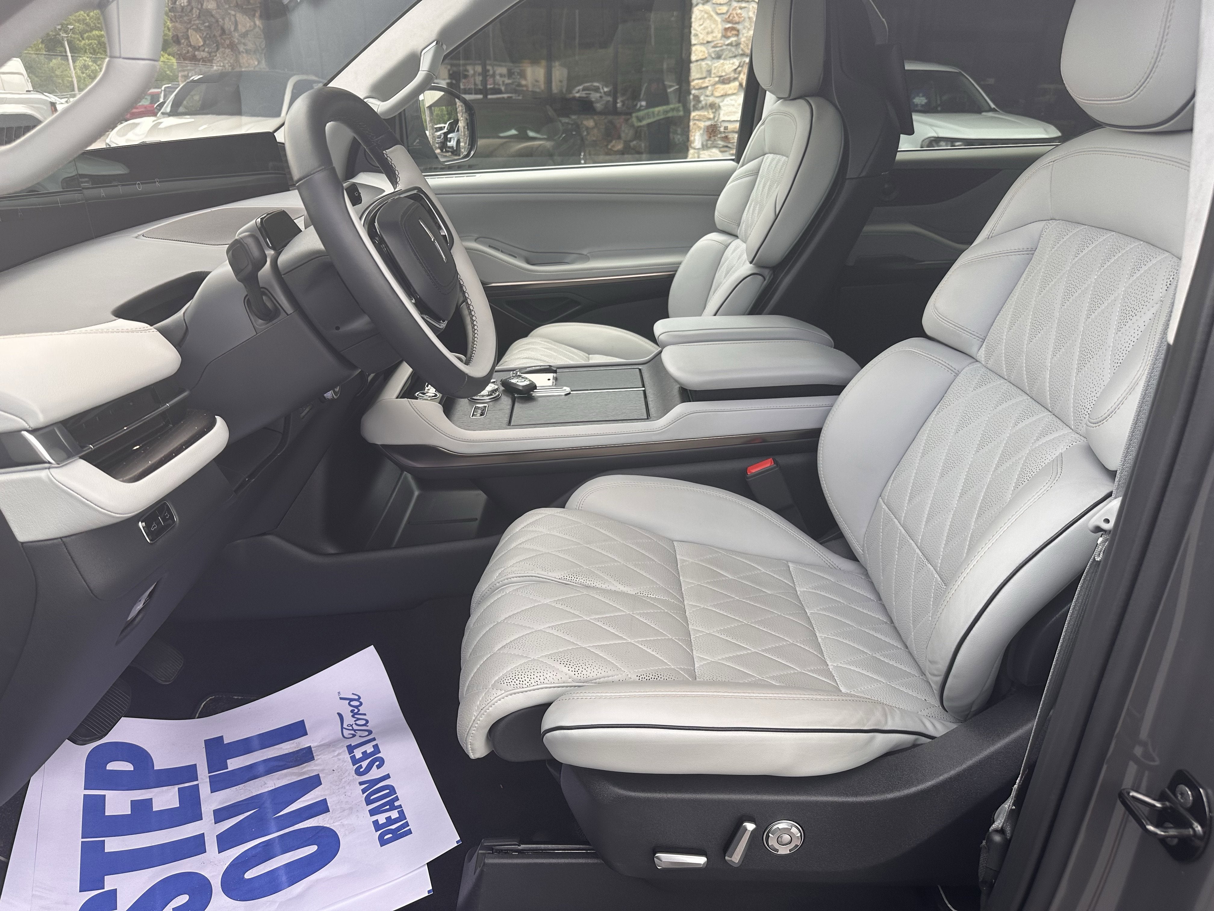 2025 Lincoln Navigator L Black Label