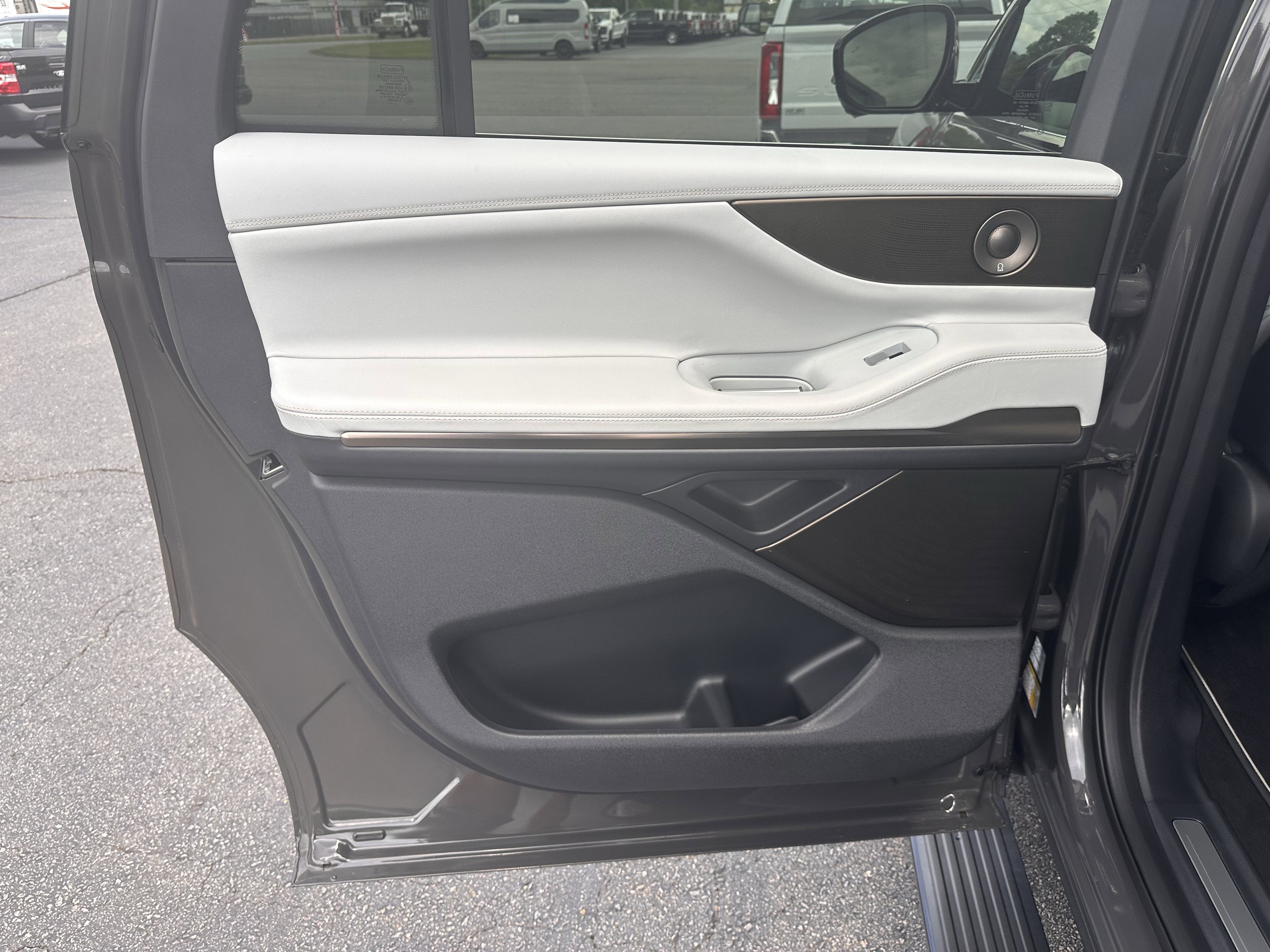 2025 Lincoln Navigator L Black Label
