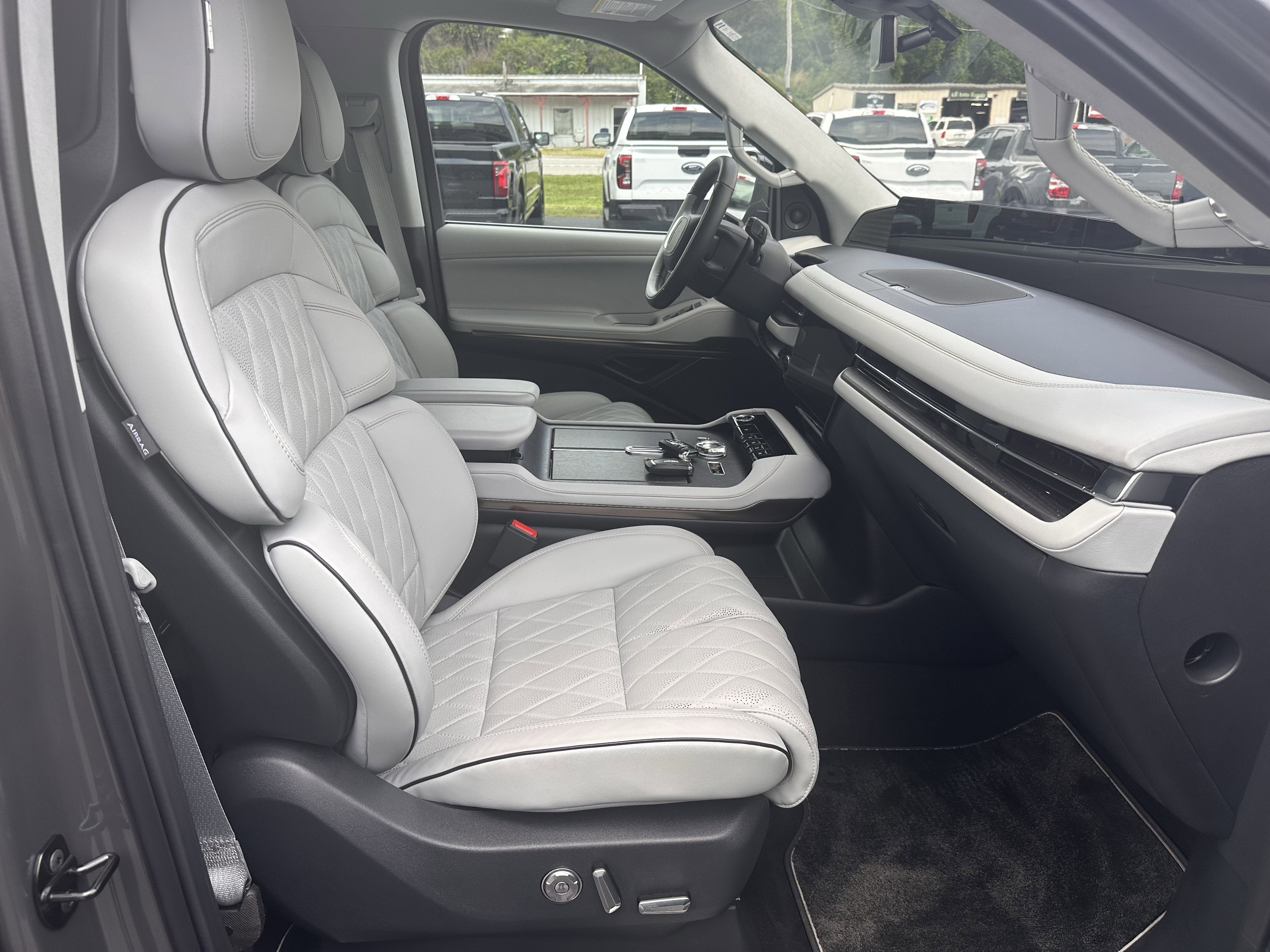 2025 Lincoln Navigator L Black Label