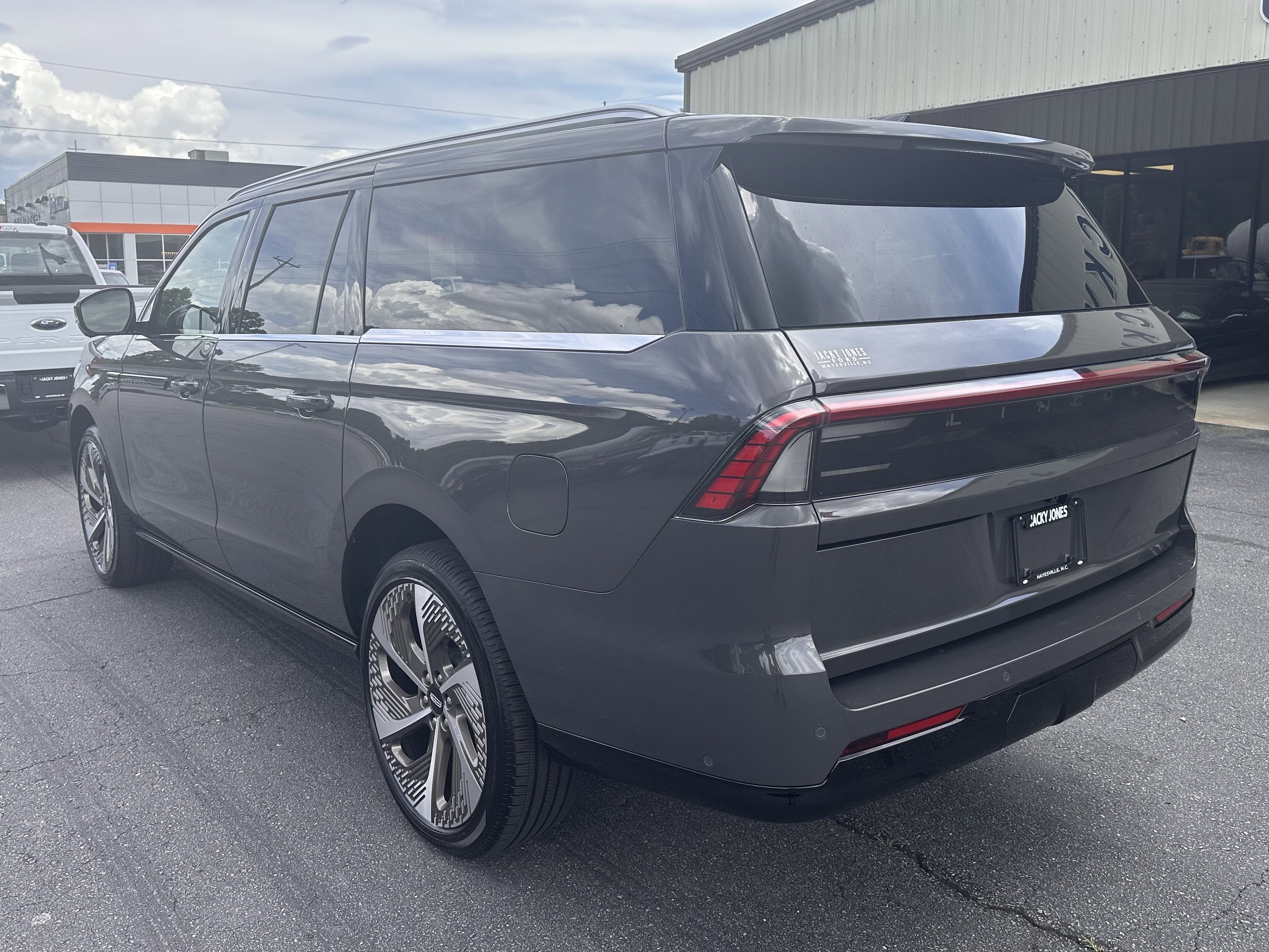 2025 Lincoln Navigator L Black Label