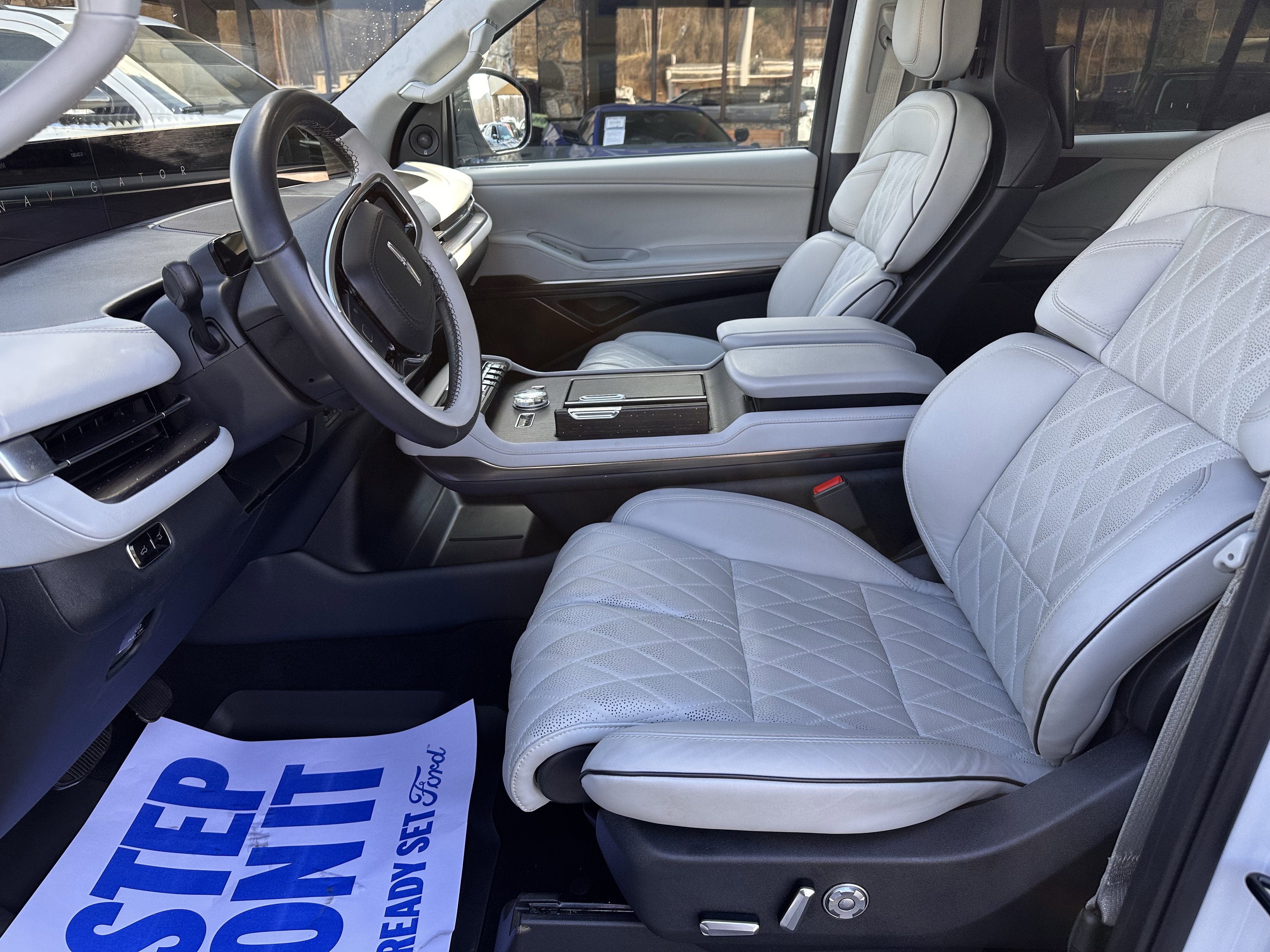 2025 Lincoln Navigator L Black Label