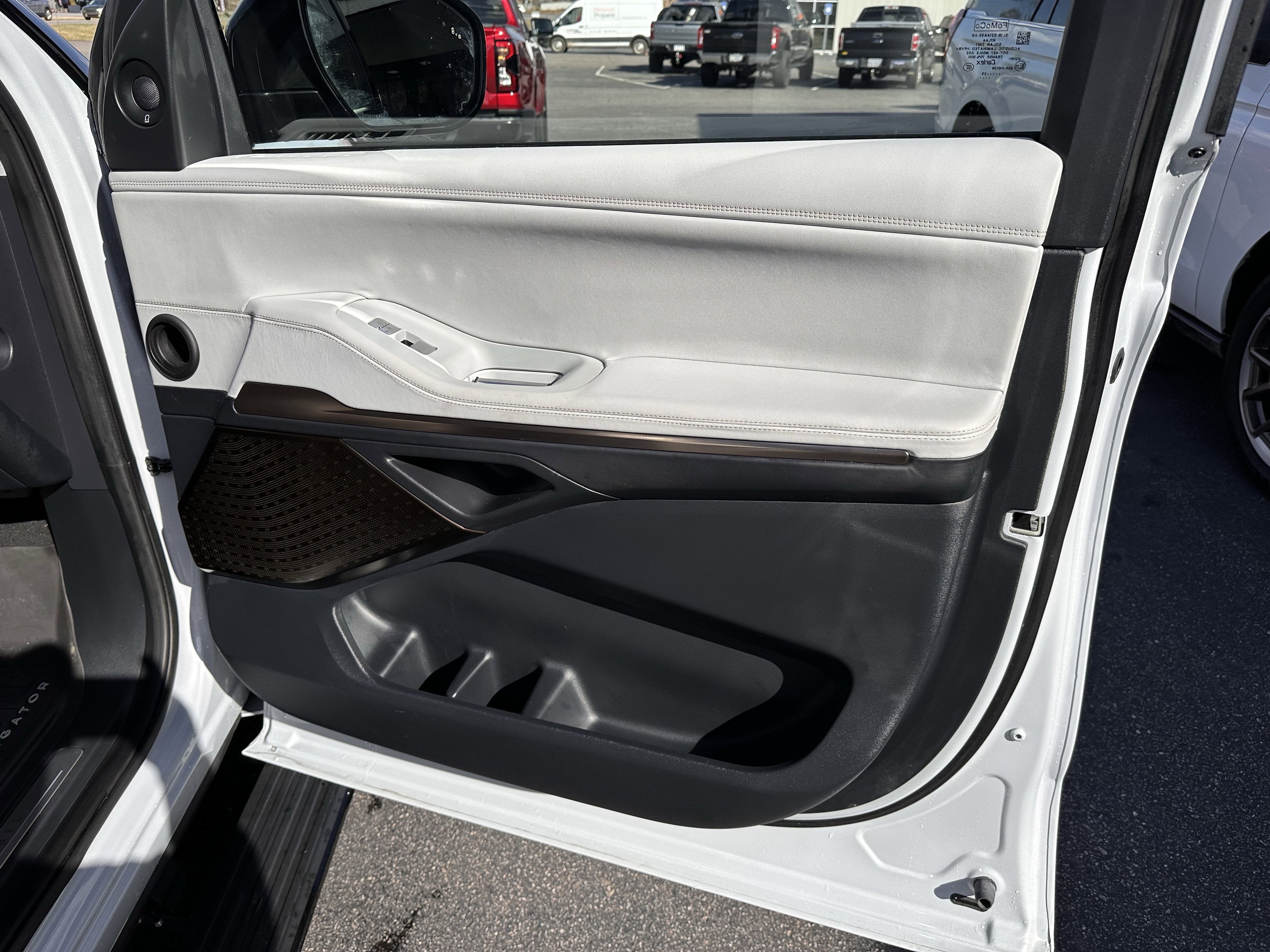 2025 Lincoln Navigator L Black Label