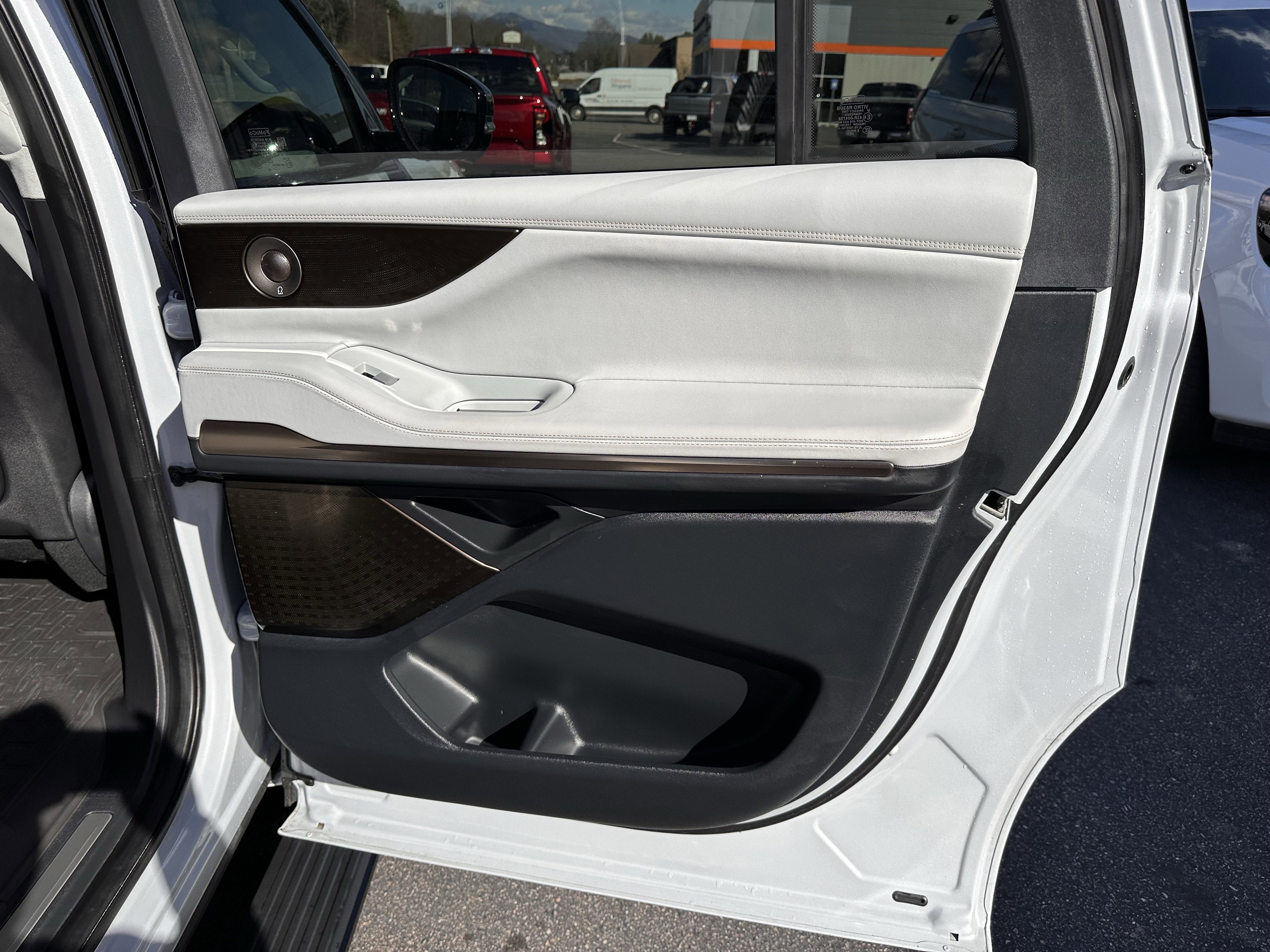 2025 Lincoln Navigator L Black Label