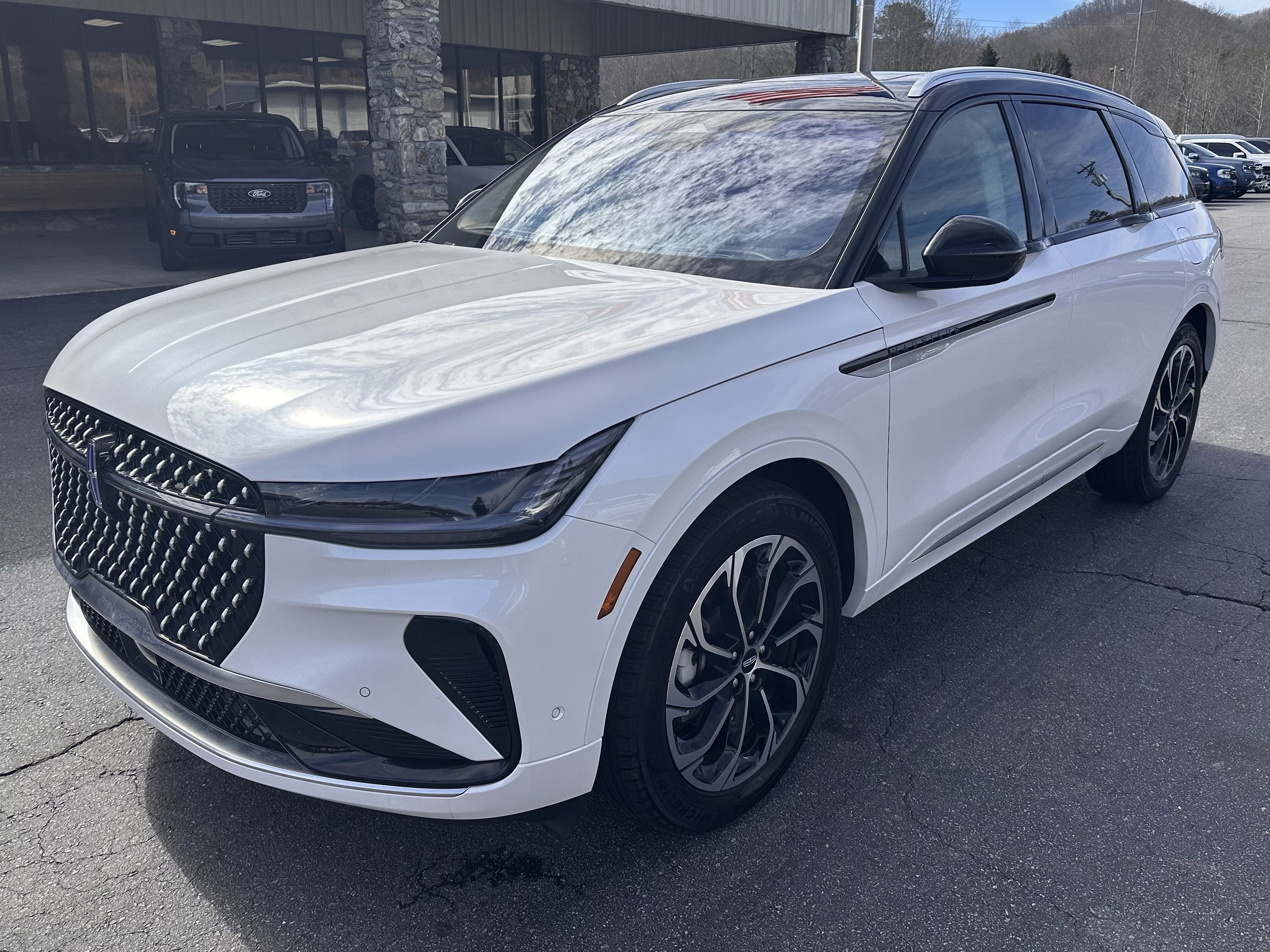 2024 Lincoln Nautilus Reserve