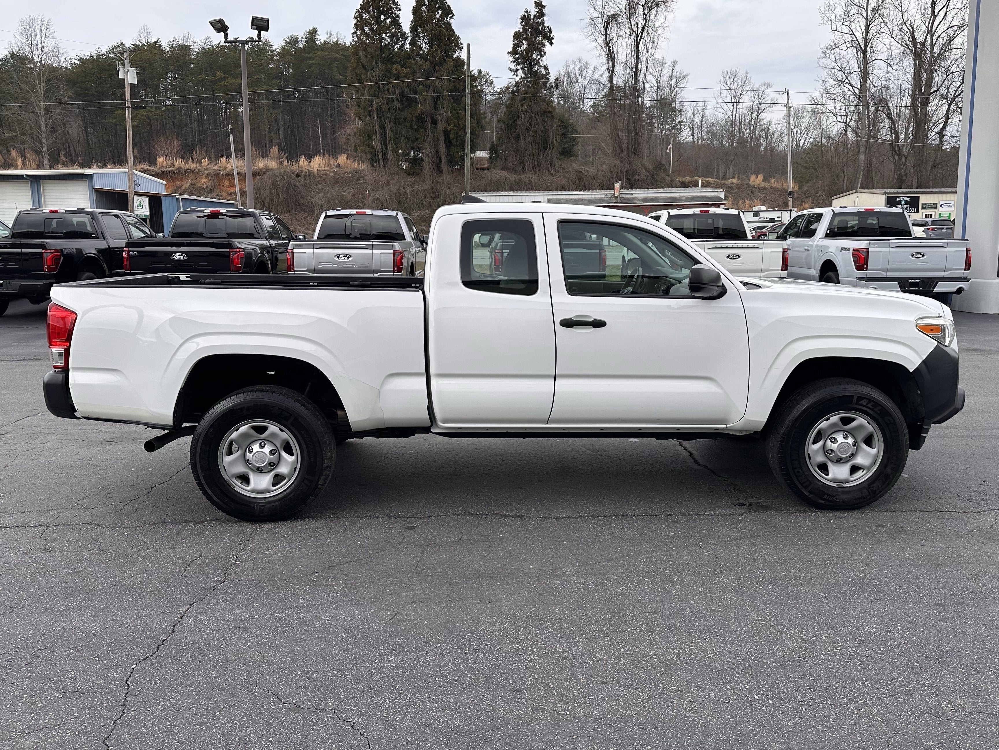 2017 Toyota Tacoma SR
