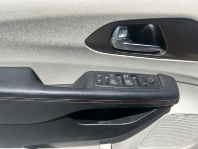 2017 Chrysler Pacifica Base