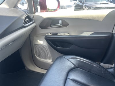 2017 Chrysler Pacifica Base