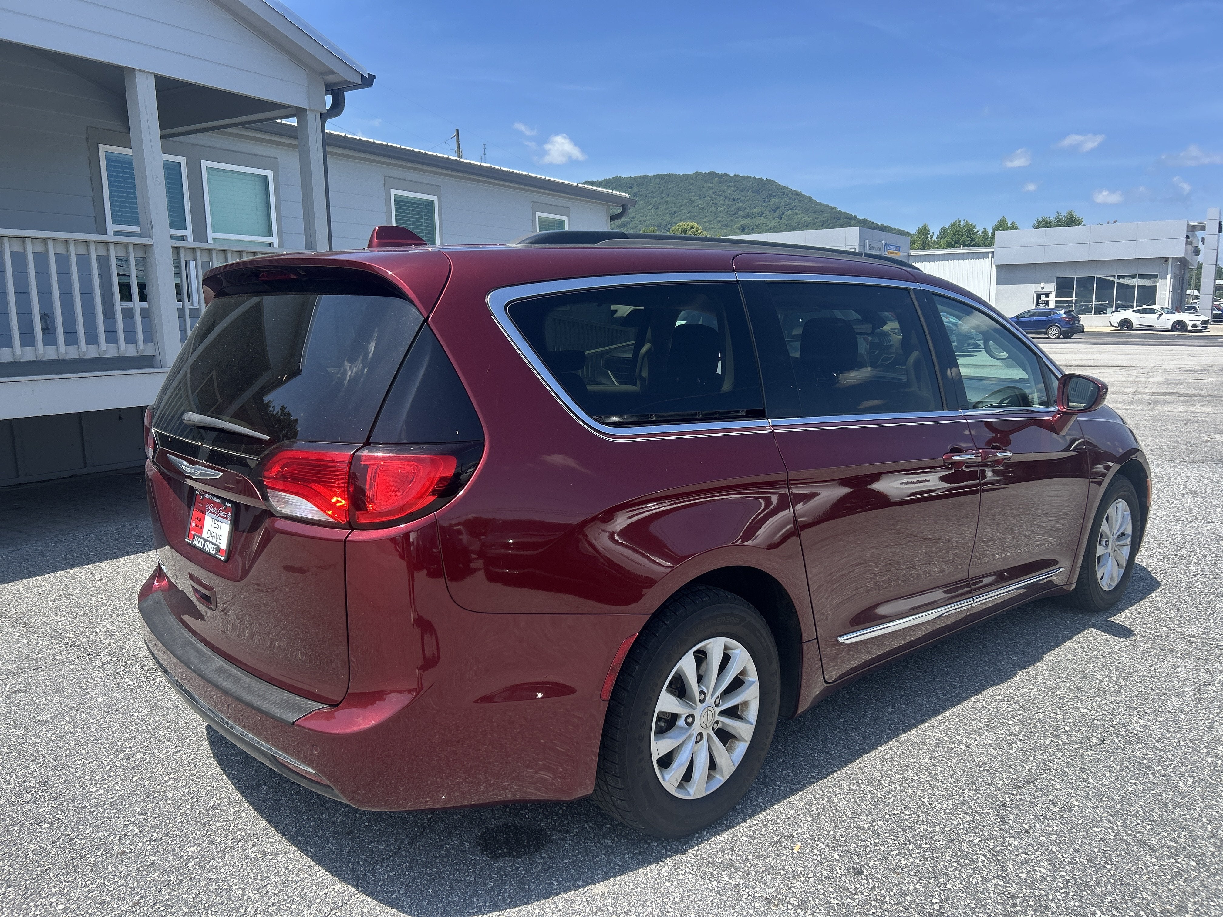 2017 Chrysler Pacifica Base