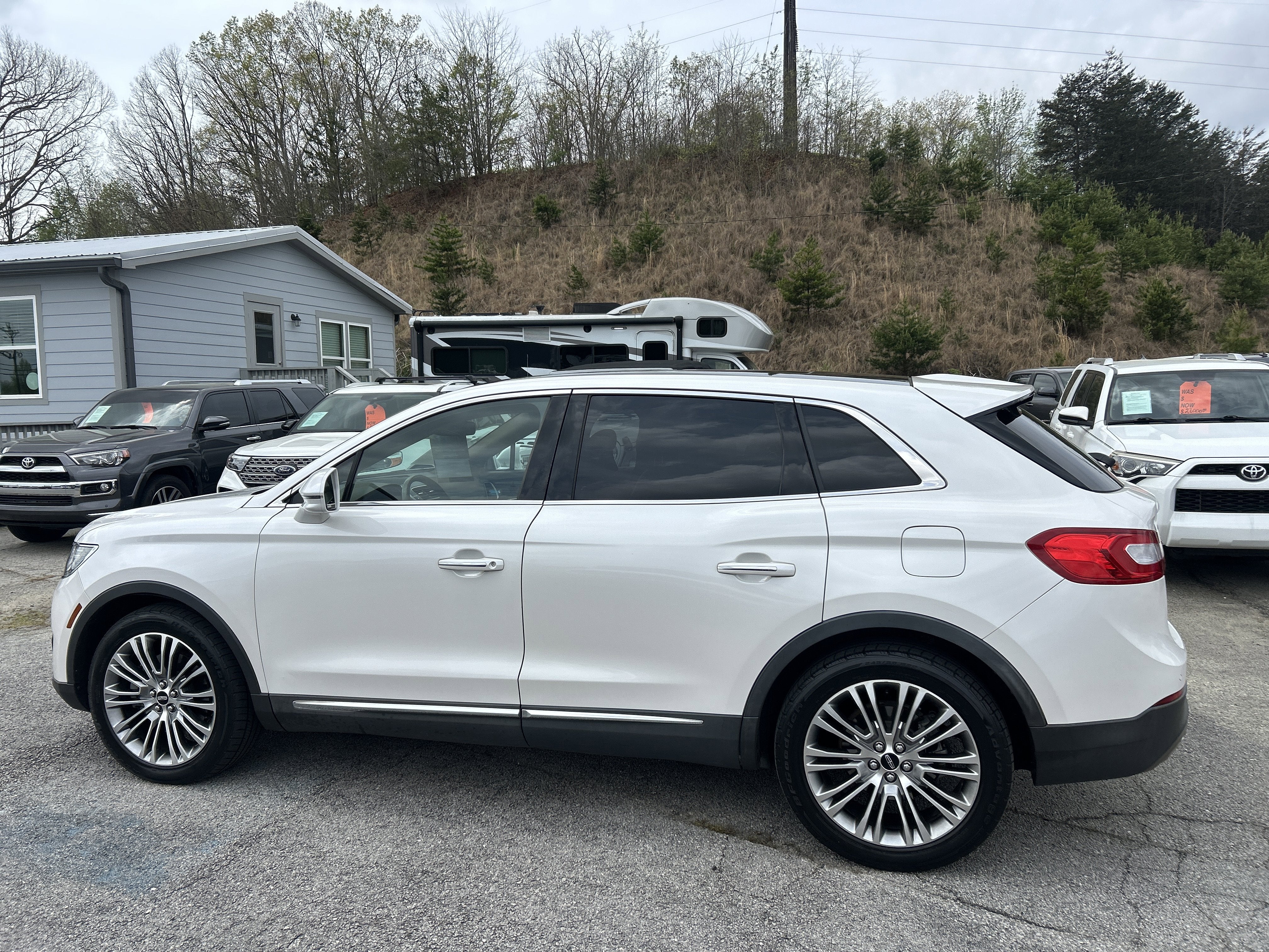 2016 Lincoln MKX Base