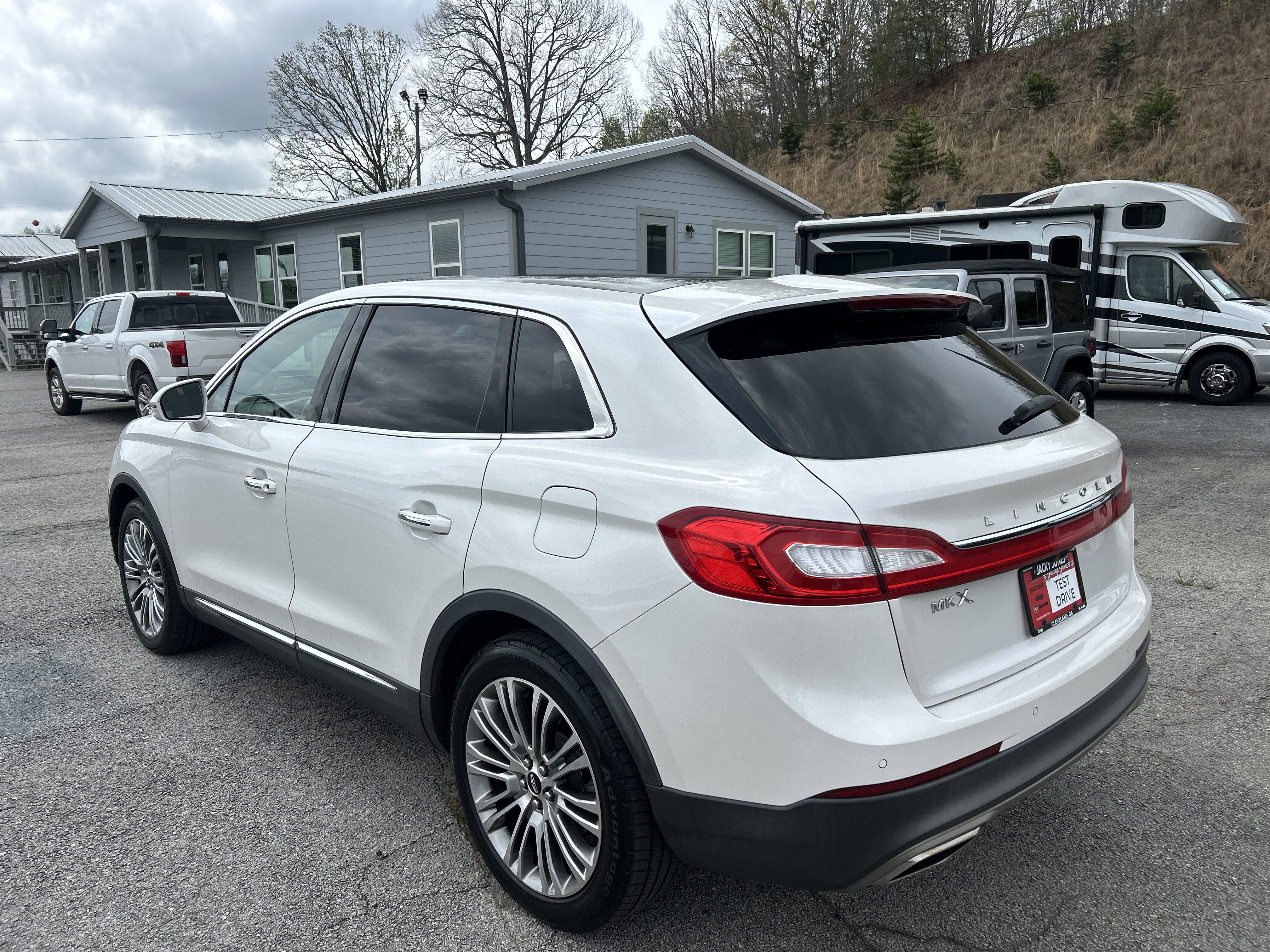 2016 Lincoln MKX Base