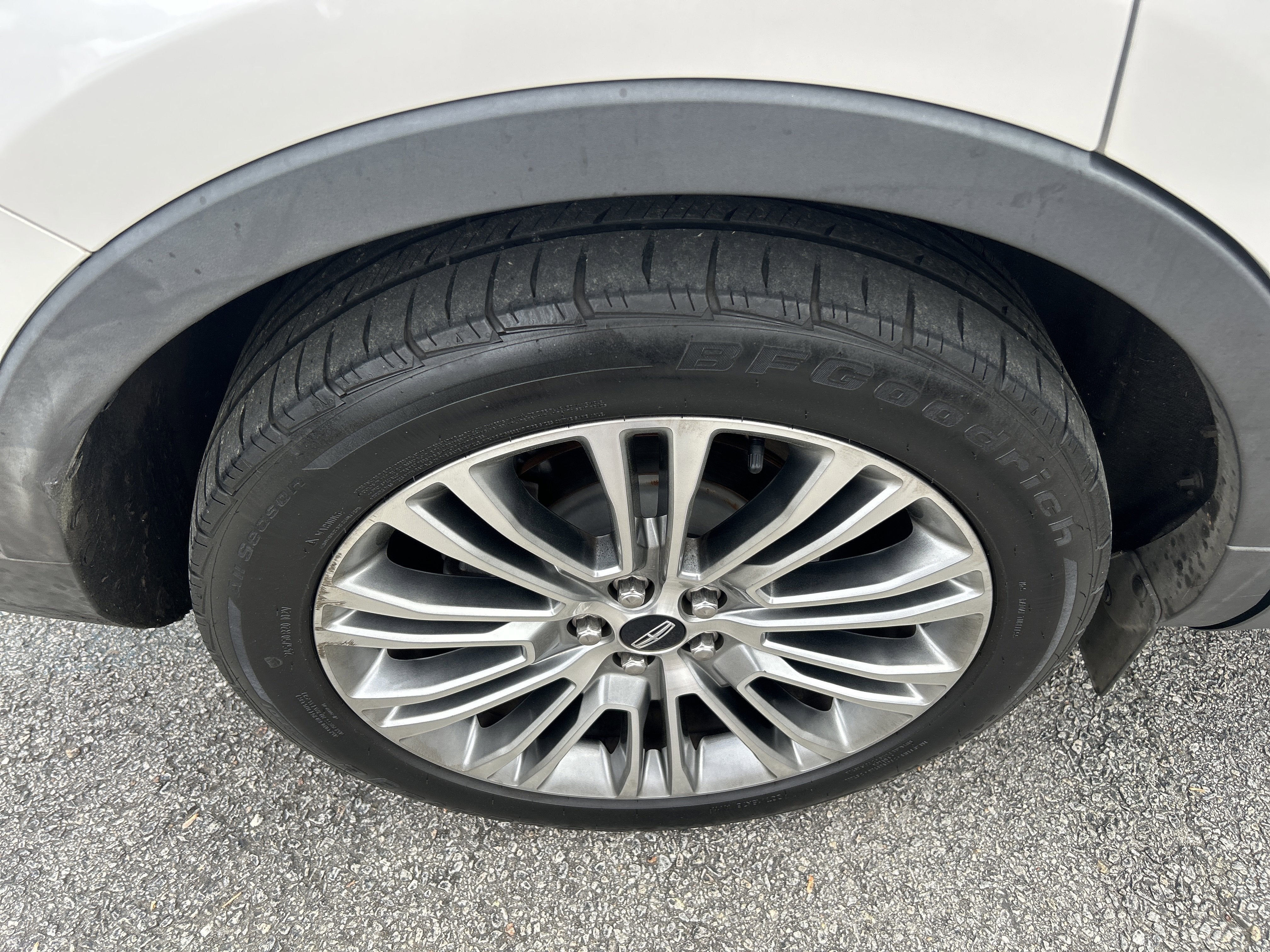 2016 Lincoln MKX Base