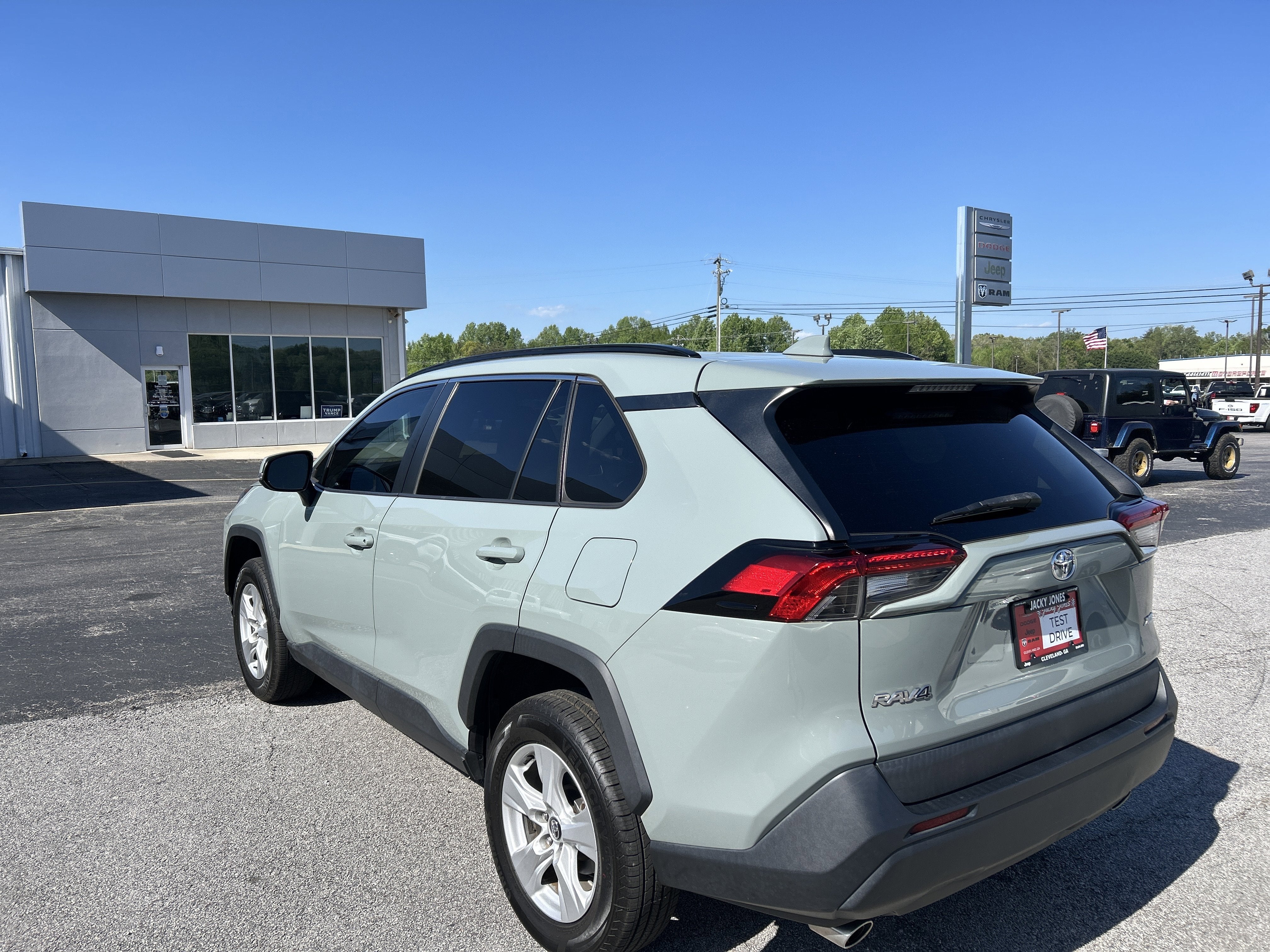 2020 Toyota RAV4 XLE