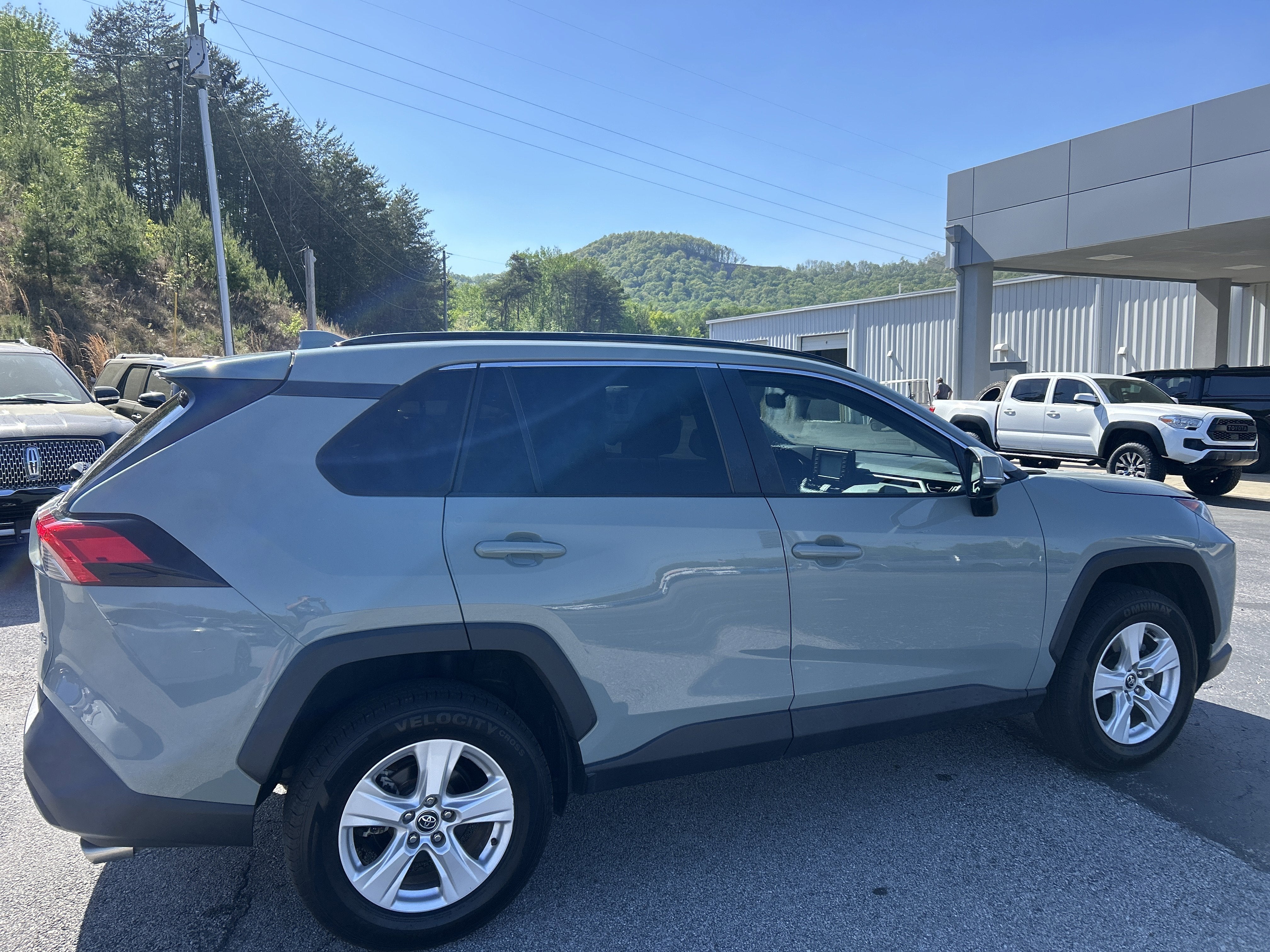 2020 Toyota RAV4 XLE