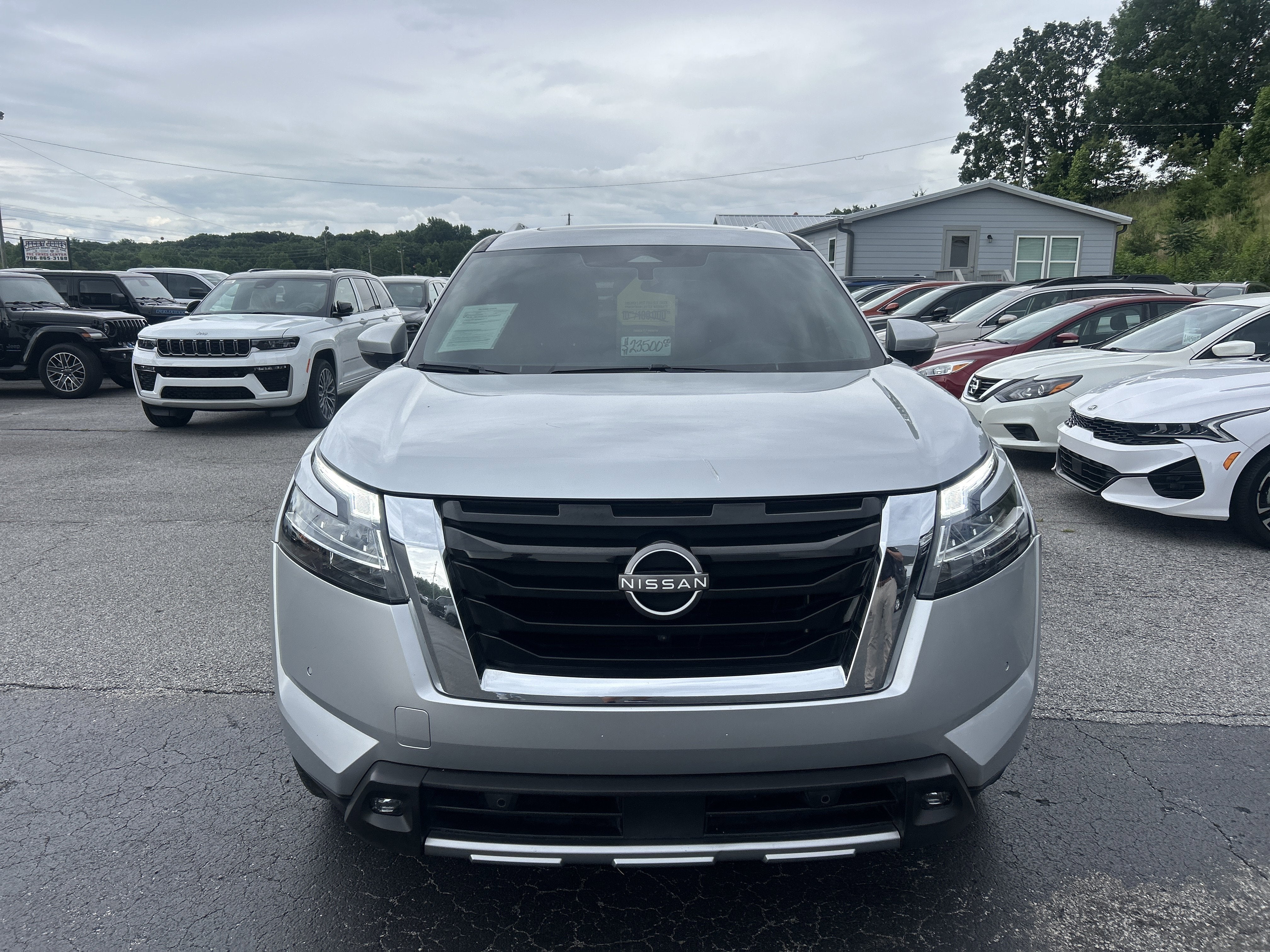 2022 Nissan Pathfinder SL