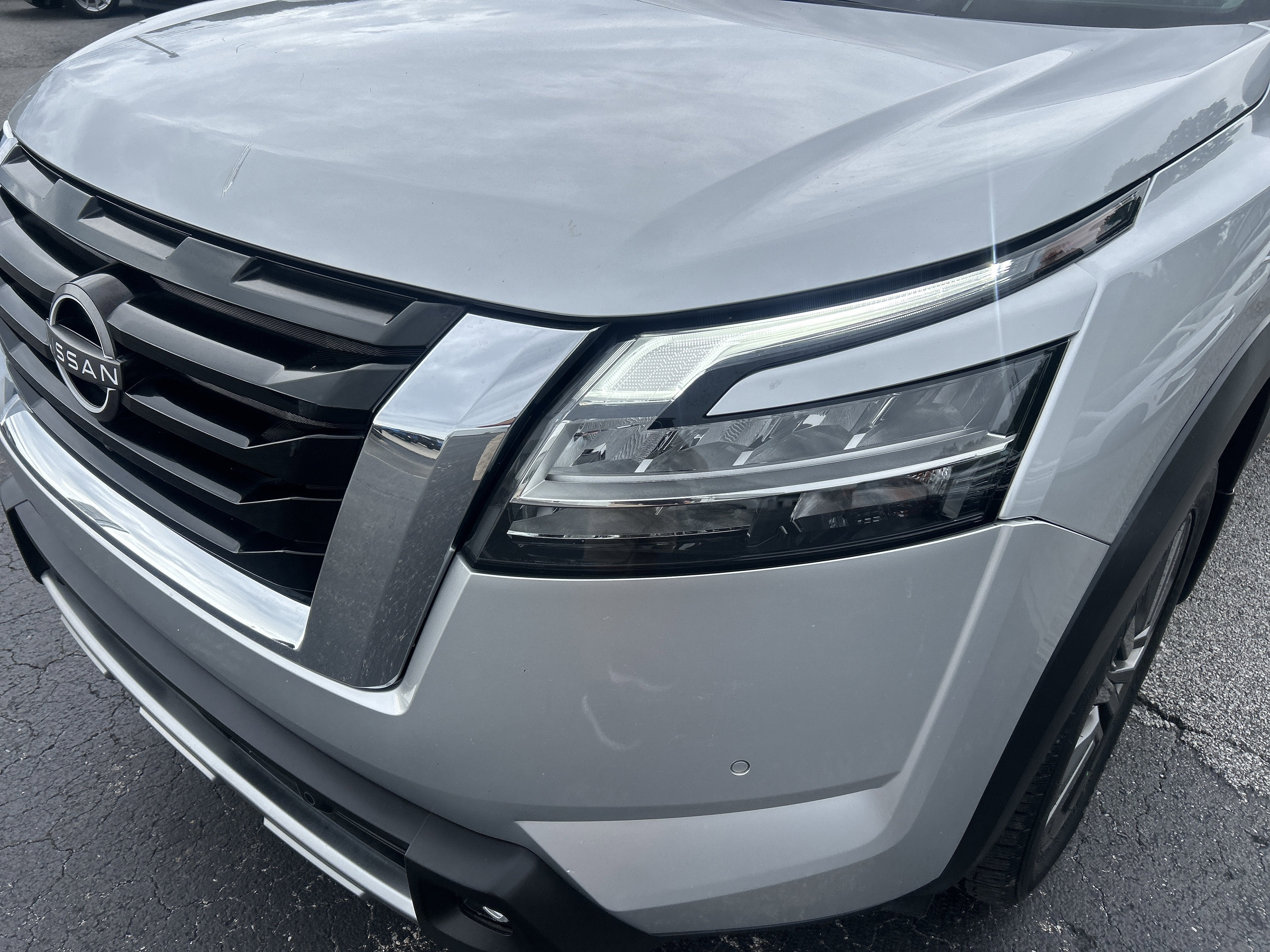 2022 Nissan Pathfinder SL