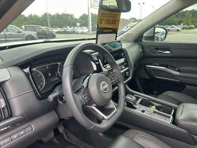 2022 Nissan Pathfinder SL