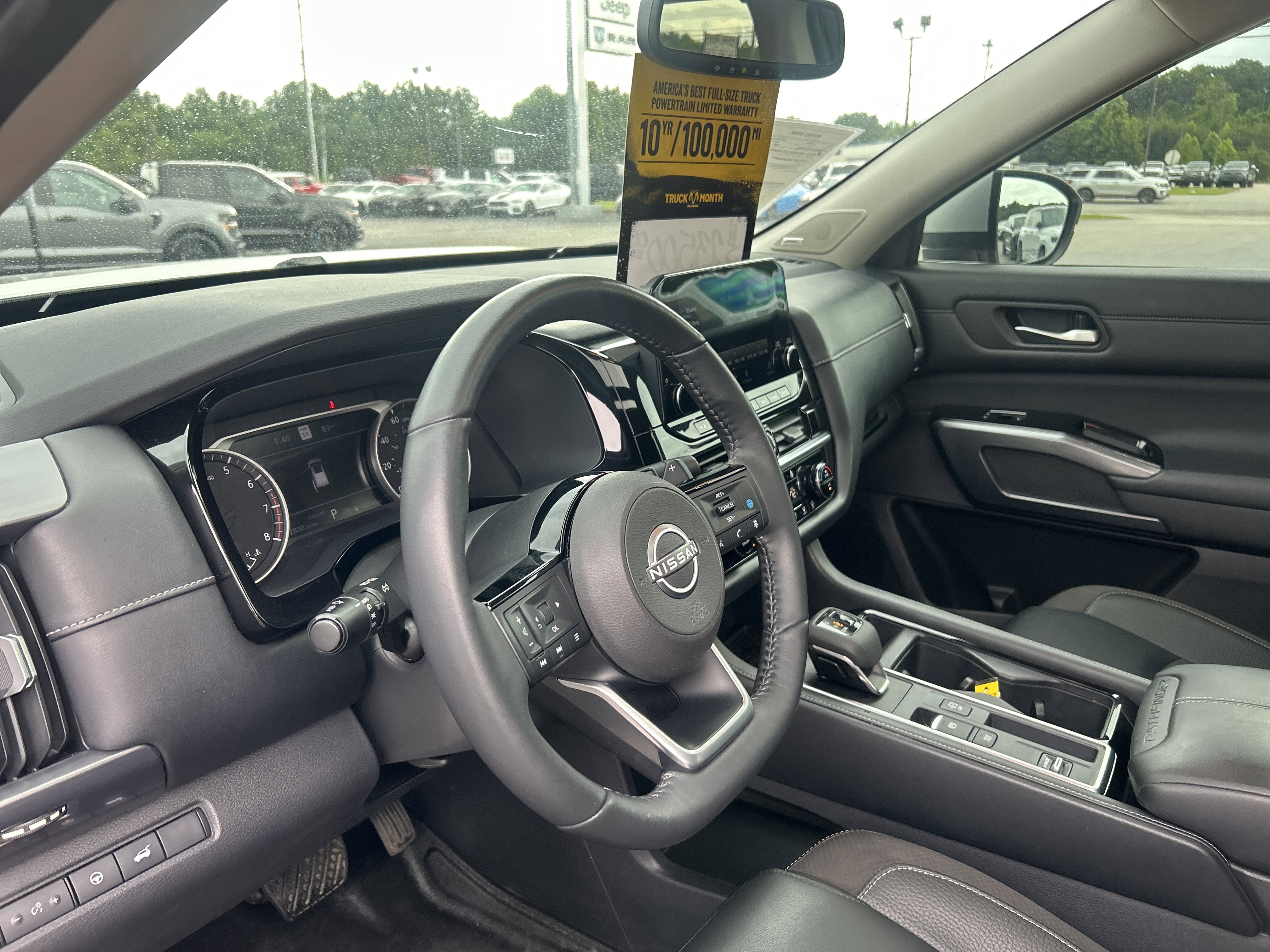 2022 Nissan Pathfinder SL