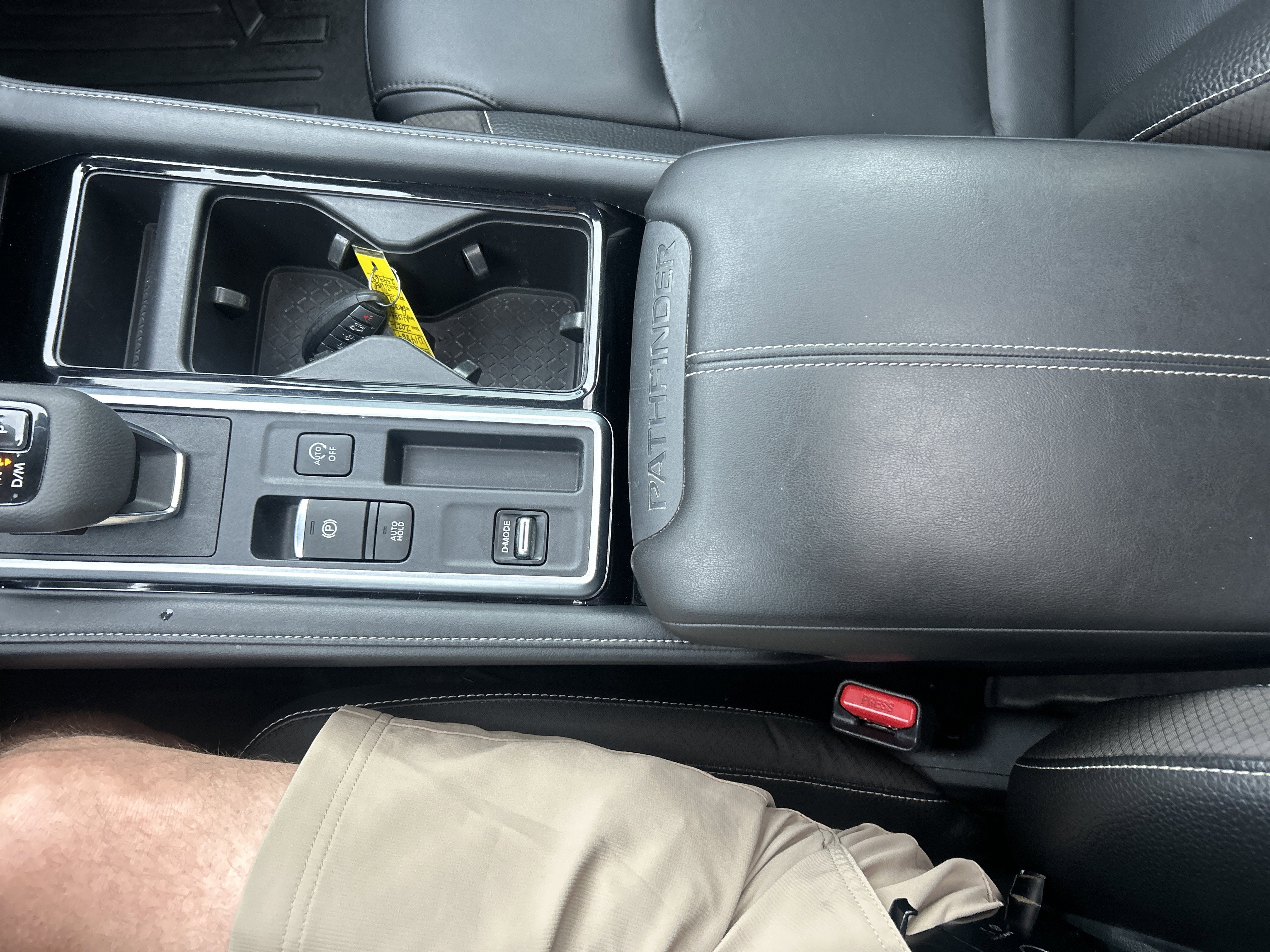 2022 Nissan Pathfinder SL