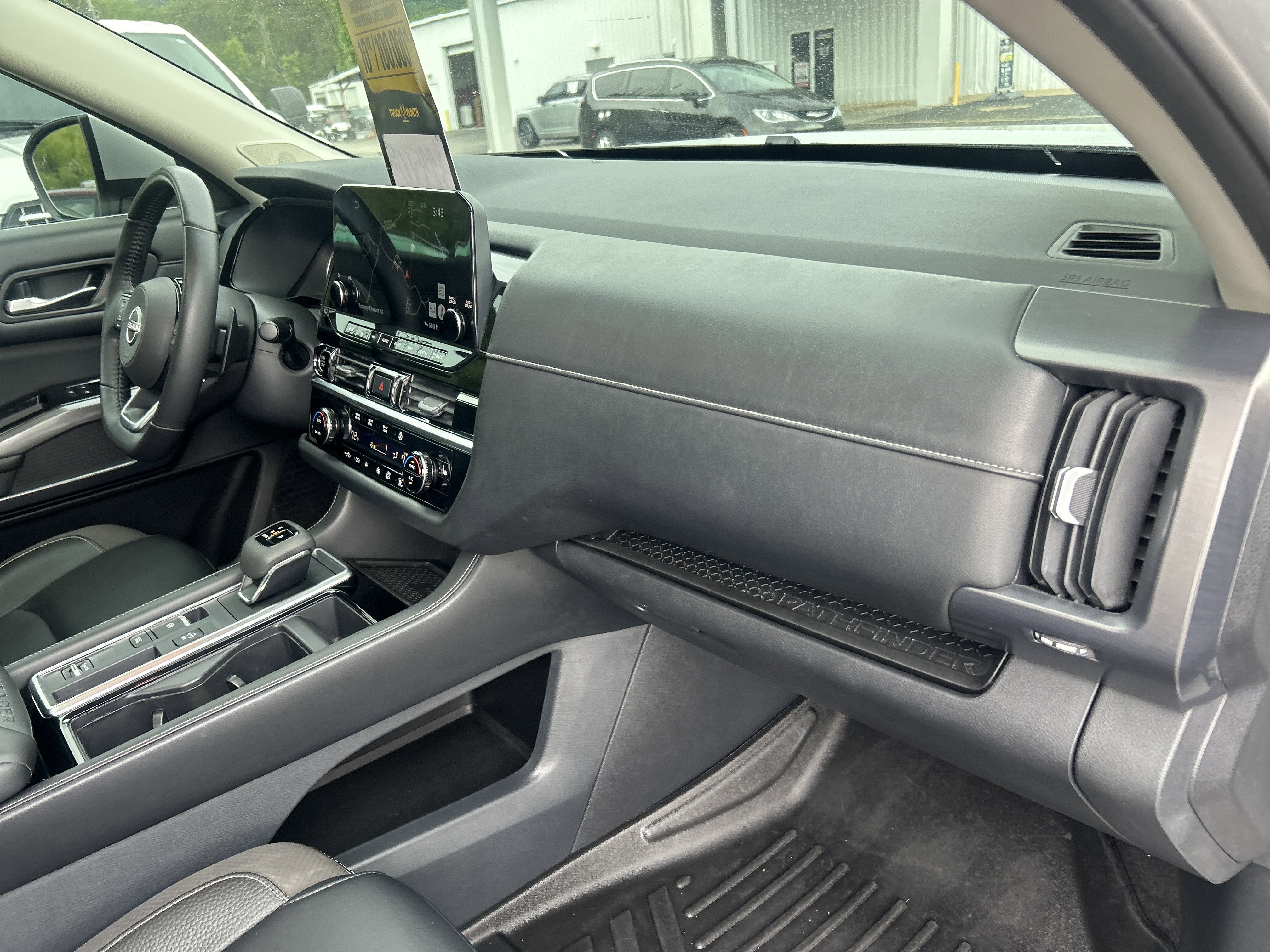 2022 Nissan Pathfinder SL