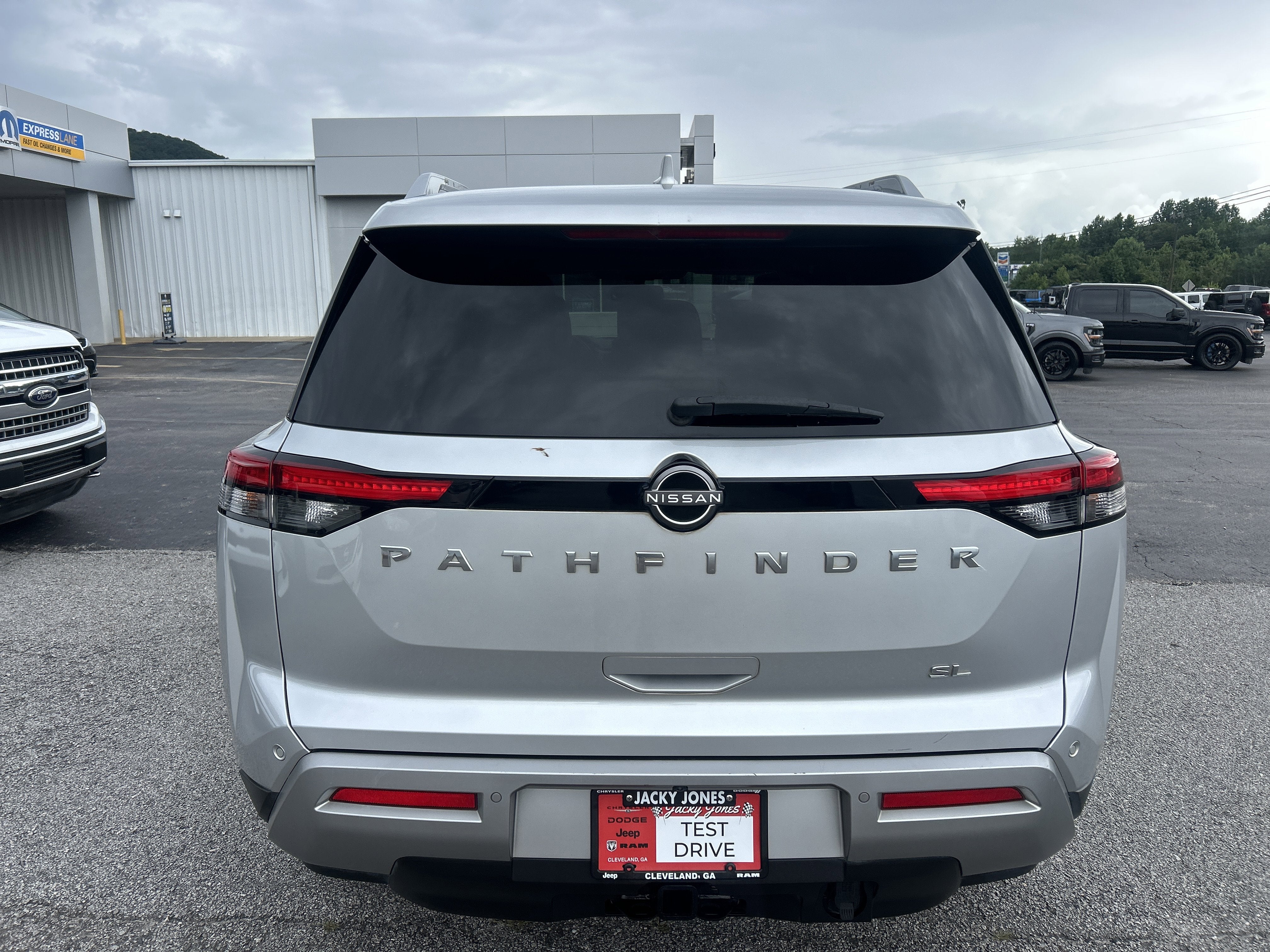 2022 Nissan Pathfinder SL