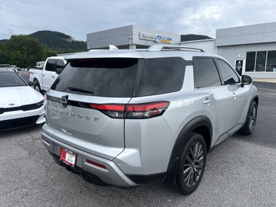 2022 Nissan Pathfinder SL