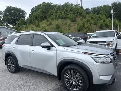 2022 Nissan Pathfinder SL
