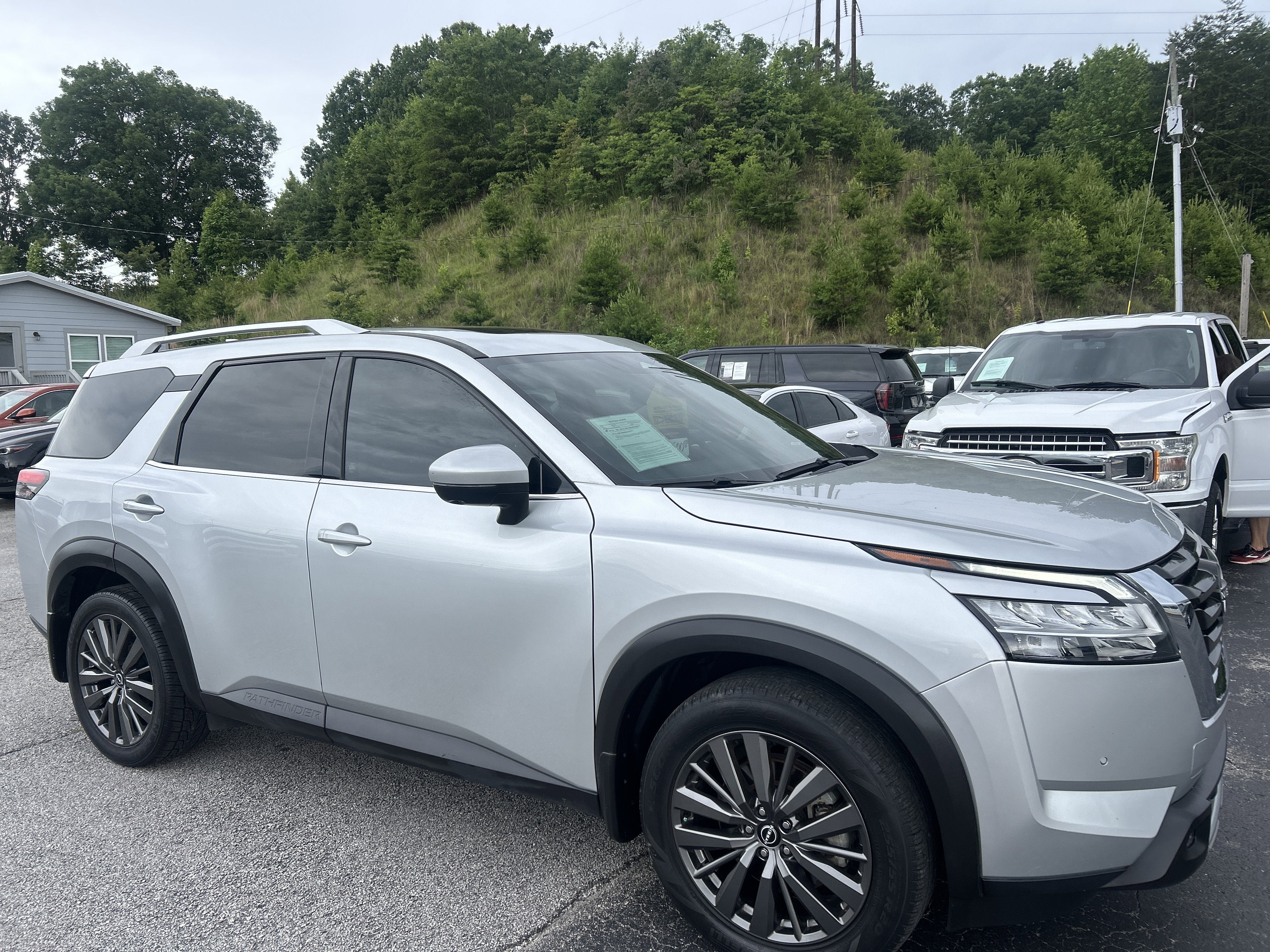 2022 Nissan Pathfinder SL