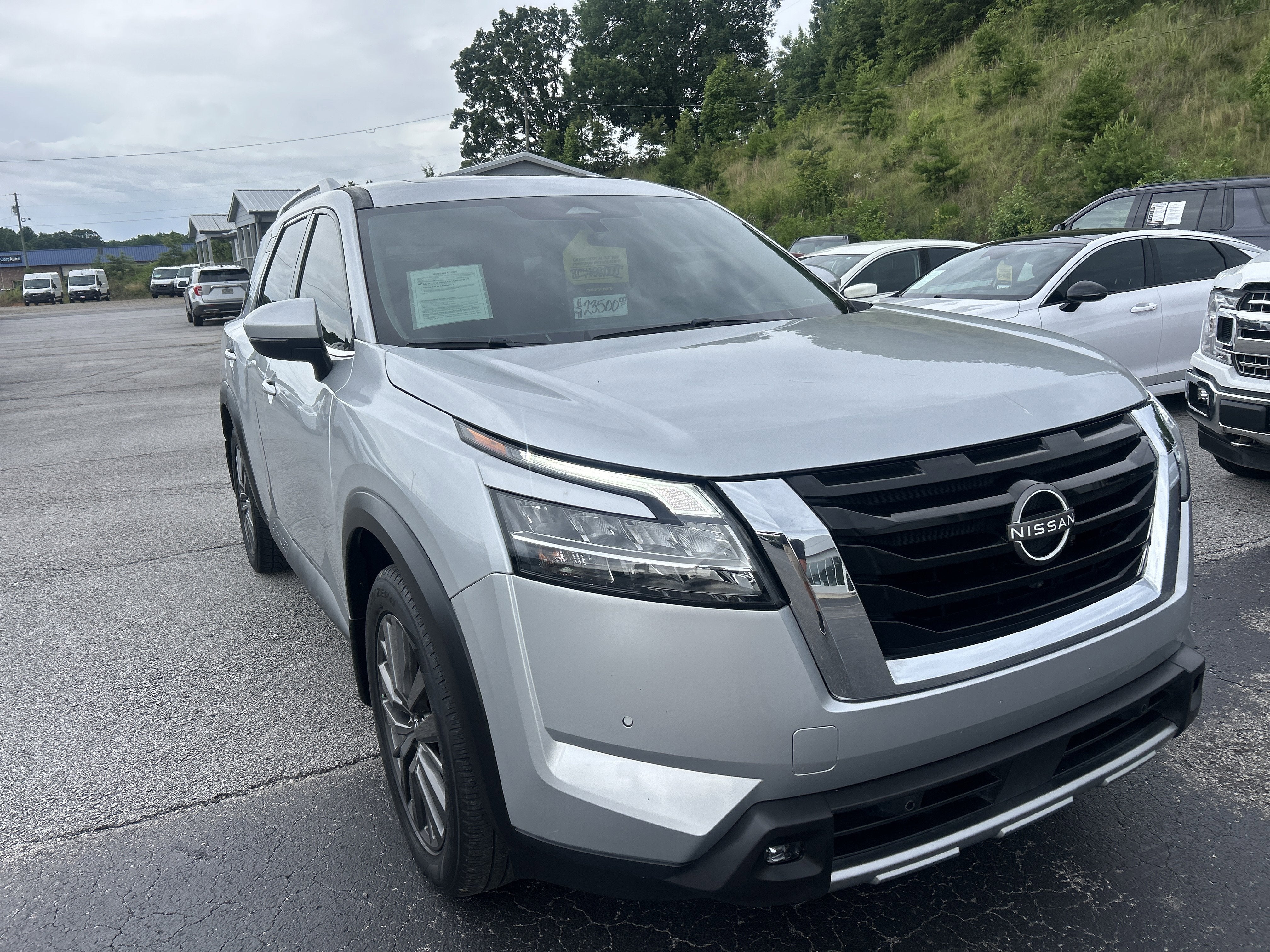 2022 Nissan Pathfinder SL
