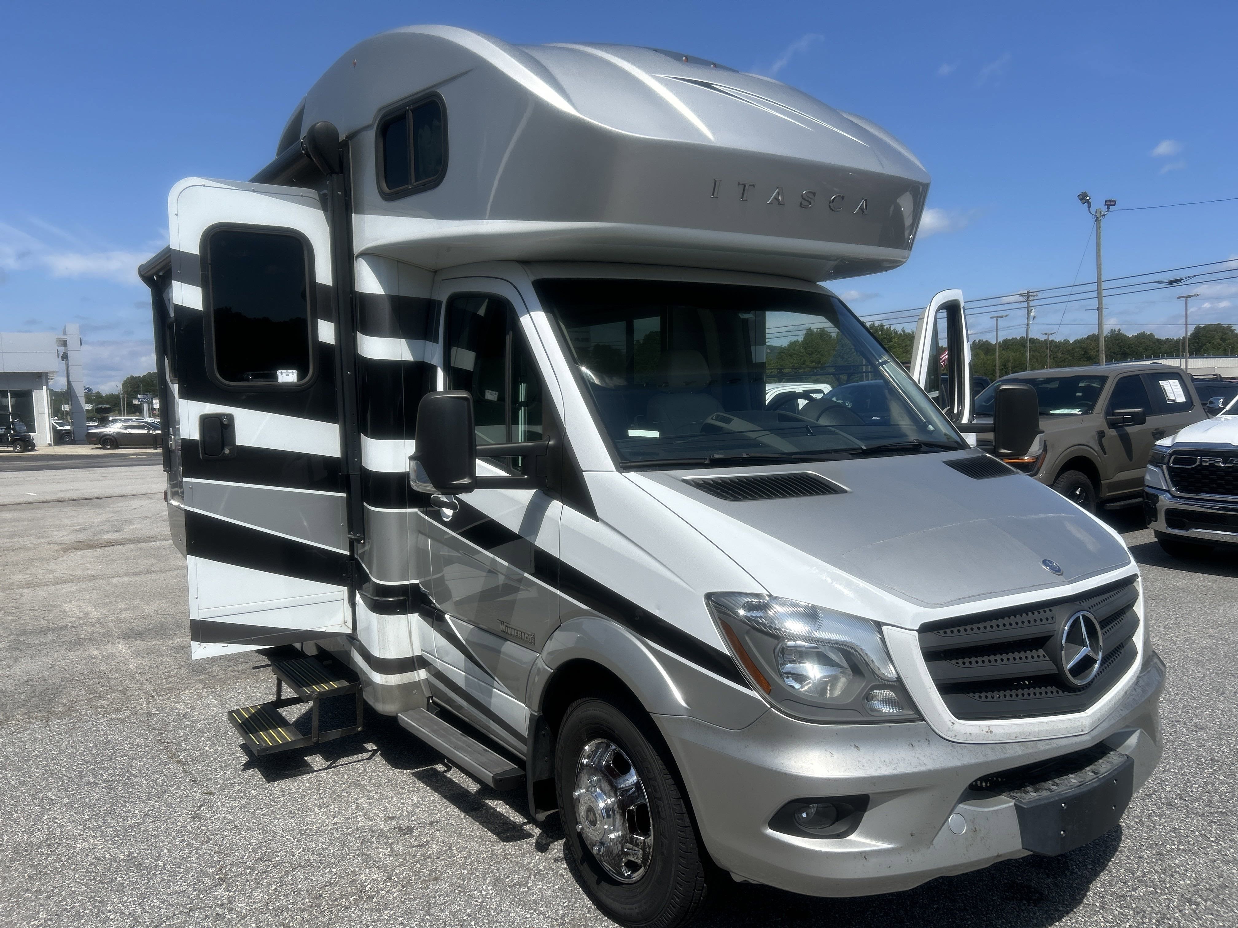 2015 Mercedes-Benz Sprinter Chassis-Cabs Camper